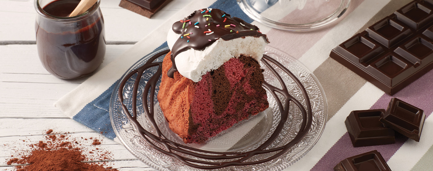 Torta al cioccolato Perugina fatta in casa con panna e cioccolato fuso