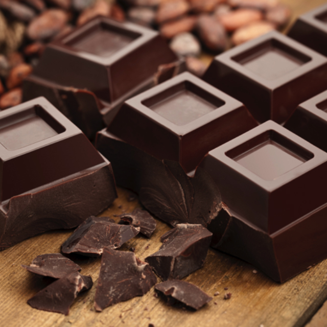 Cioccolato fondente, con almeno il 43% di cioccolato