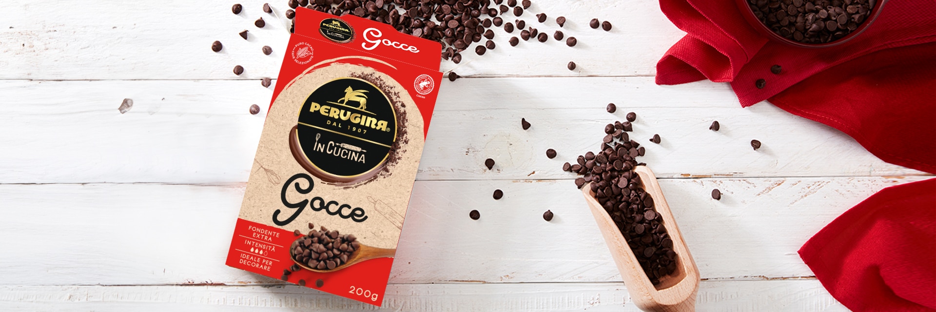 Le gocce Perugina nelle versione cioccolato fondente e cioccolato bianco.