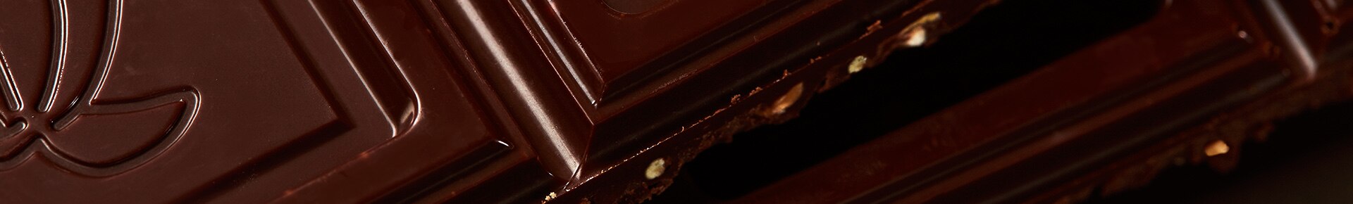 Nero Perugina con Nocciole, il sapore autentico del cioccolato fondente. Nero Perugina con Nocciole, il sapore autentico del cioccolato fondente.
