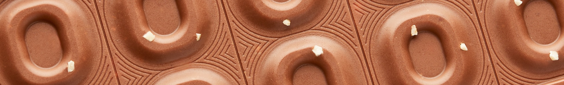 Tablò Latte e Nocciole Intere Perugina, il piacere goloso di un cioccolatino unito alla semplicità di una tavoletta. Tablò Latte e Nocciole Intere Perugina, il piacere goloso di un cioccolatino unito alla semplicità di una tavoletta.
