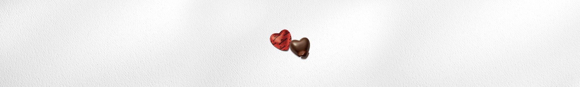 cioccolatini sfusi a forma di cuore con cioccolato fondente cioccolatini sfusi a forma di cuore con cioccolato fondente