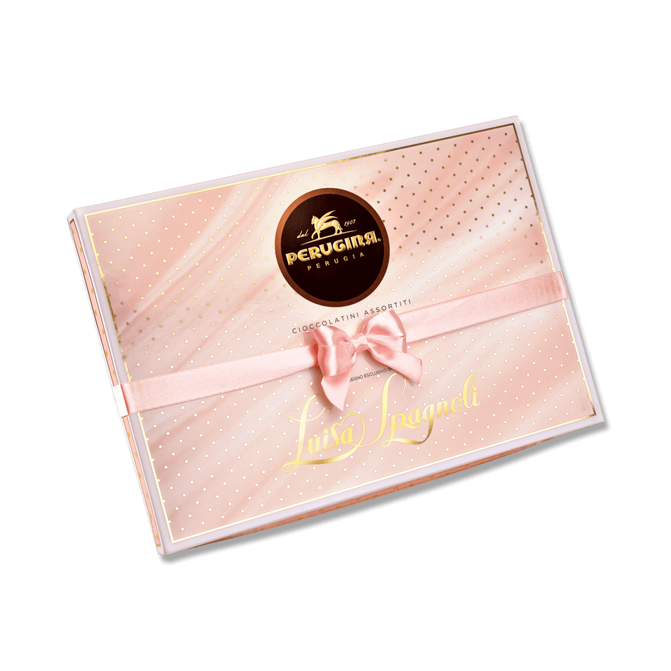 Una collezione di capolavori di cioccolato ritrae l'estro geniale di Luisa Spagnoli. Dalla tradizione del Bacio® e del Gianduiotto fino all’eleganza del Liù, alla bontà dei Dimmi di Sì e di Thais Biscotto. A rappresentarne il lato più determinato, l’intensità di Grifo Fondente Luisa® 70% Una collezione di capolavori di cioccolato ritrae l'estro geniale di Luisa Spagnoli. Dalla tradizione del Bacio® e del Gianduiotto fino all’eleganza del Liù, alla bontà dei Dimmi di Sì e di Thais Biscotto. A rappresentarne il lato più determinato, l’intensità di Grifo Fondente Luisa® 70%