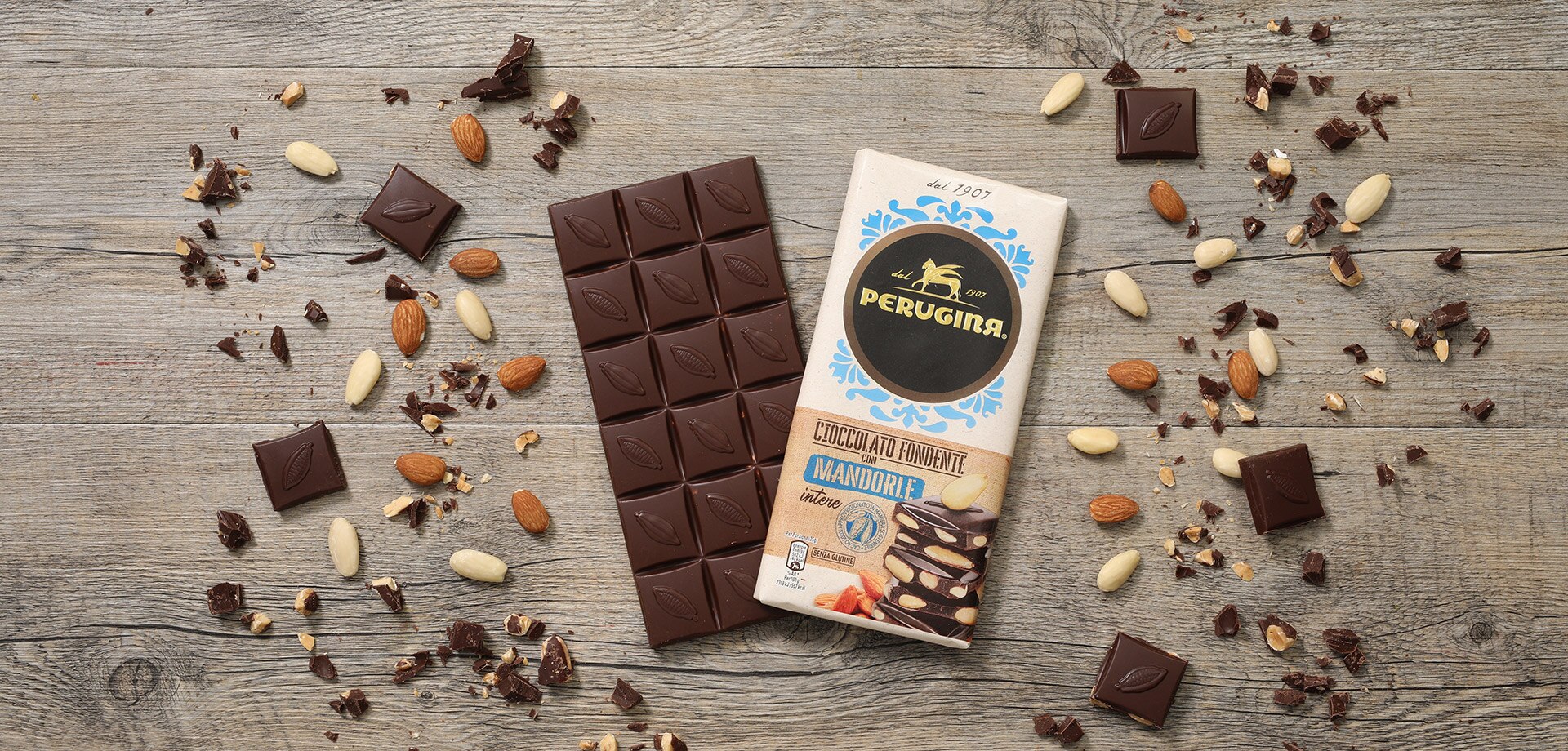 Scopri il gusto inimitabile della tavoletta di cioccolato fondente con mandorle intere