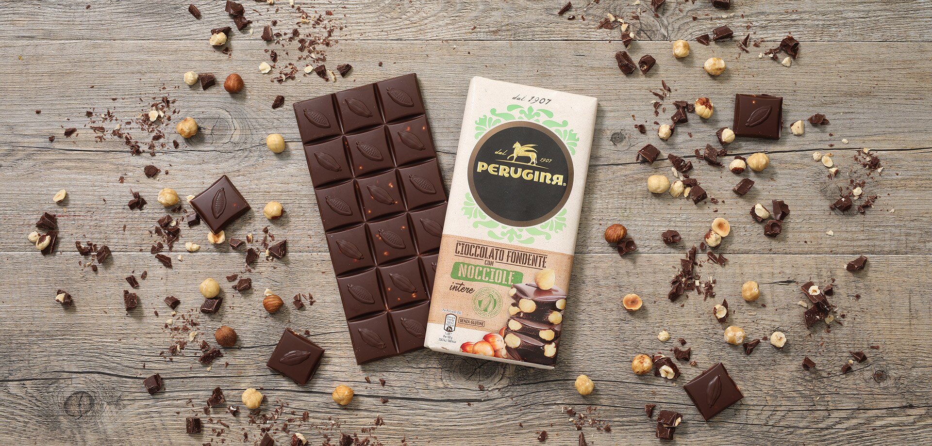 Scopri il gusto inimitabile della tavoletta di cioccolato fondente con nocciole intere