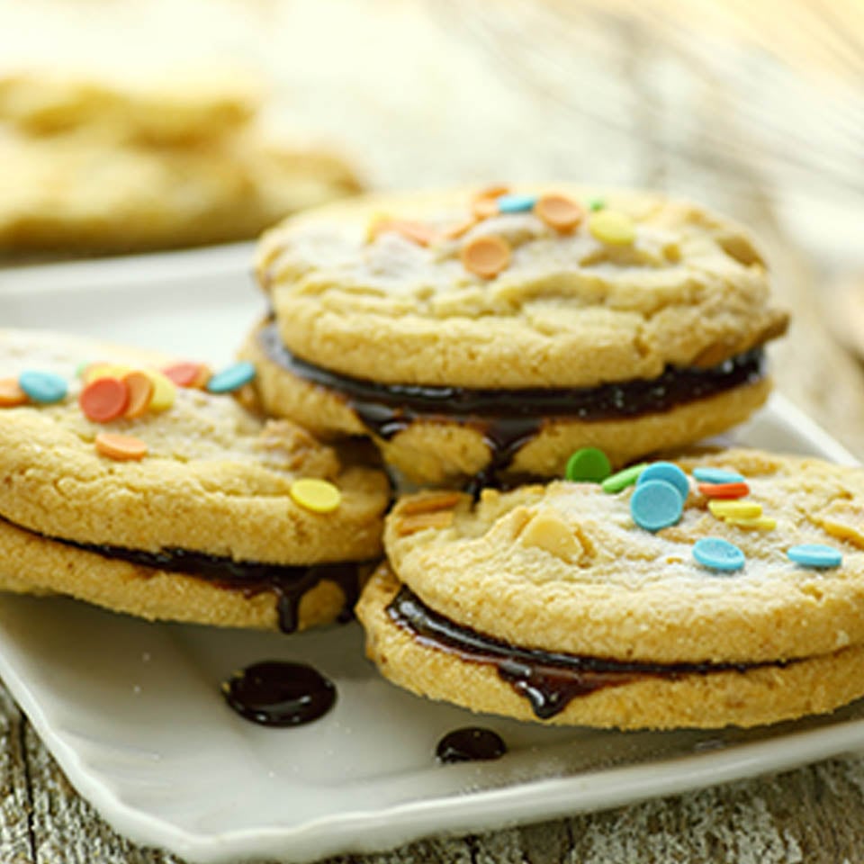 Biscotti di frolla al cioccolato, una ricetta tanto semplice da preparare quanto golosa da gustare