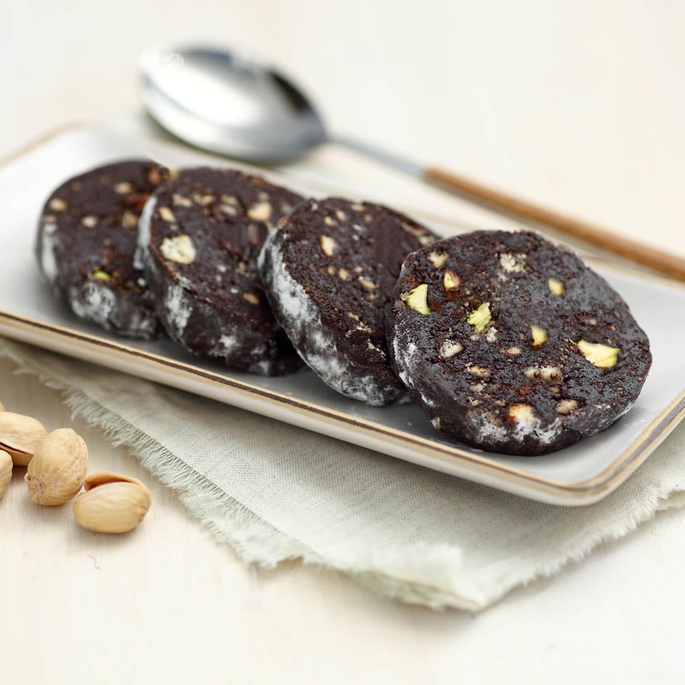 Salame al cioccolato e pistacchi, un dolce della tradizione Italiana con il gusto del Cacao Perugina®.