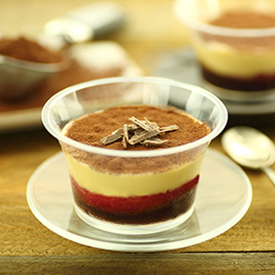 Zuppa inglese, un dolce tutto italiano fresco e cremoso, con l’inconfondibile sapore del cacao Perugina®.