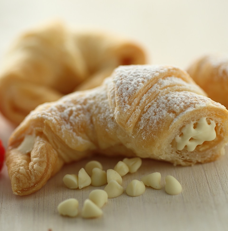 Ricetta Mini croissant di sfoglia al cioccolato bianco, tenere brioche con il gusto goloso e irresistibile del cioccolato bianco Perugina®