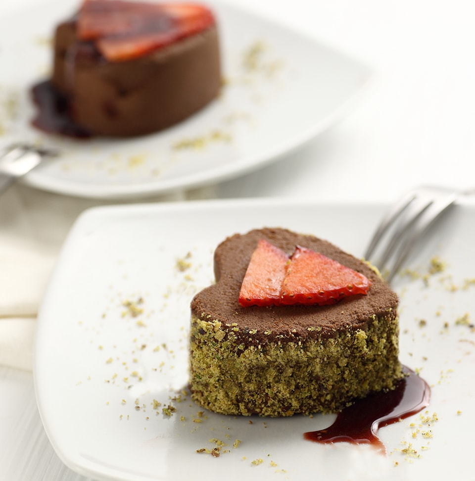 Ricetta Mousse di cioccolato ai pistacchi e balsamico, una mousse semplice ma elegante e raffinata, il dessert perfetto per stupire la dolce metà in un'occasione romantica