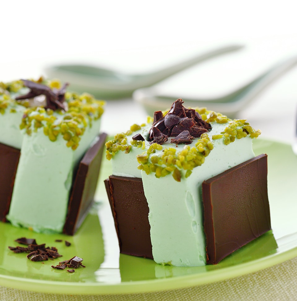 Ricetta Semifreddo al pistacchio, un dolce al cucchiaio sfizioso con il sapore intenso del cioccolato fondente Perugina®