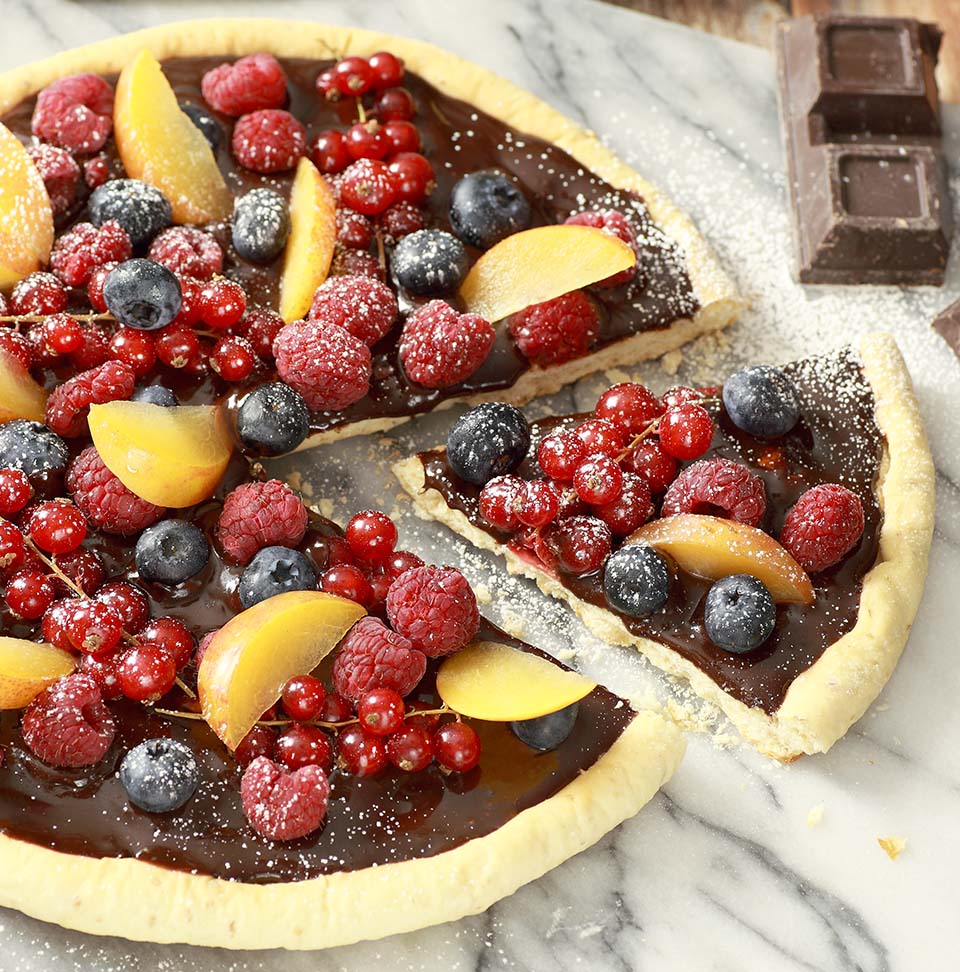 Pizza integrale di cioccolato con frutta