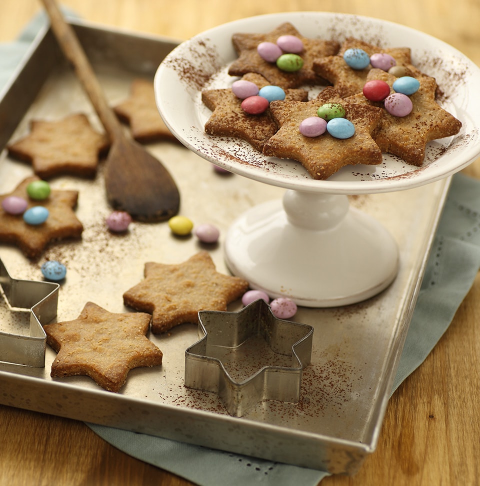 Cookies al cioccolato e Smarties, biscotti per Carnevale