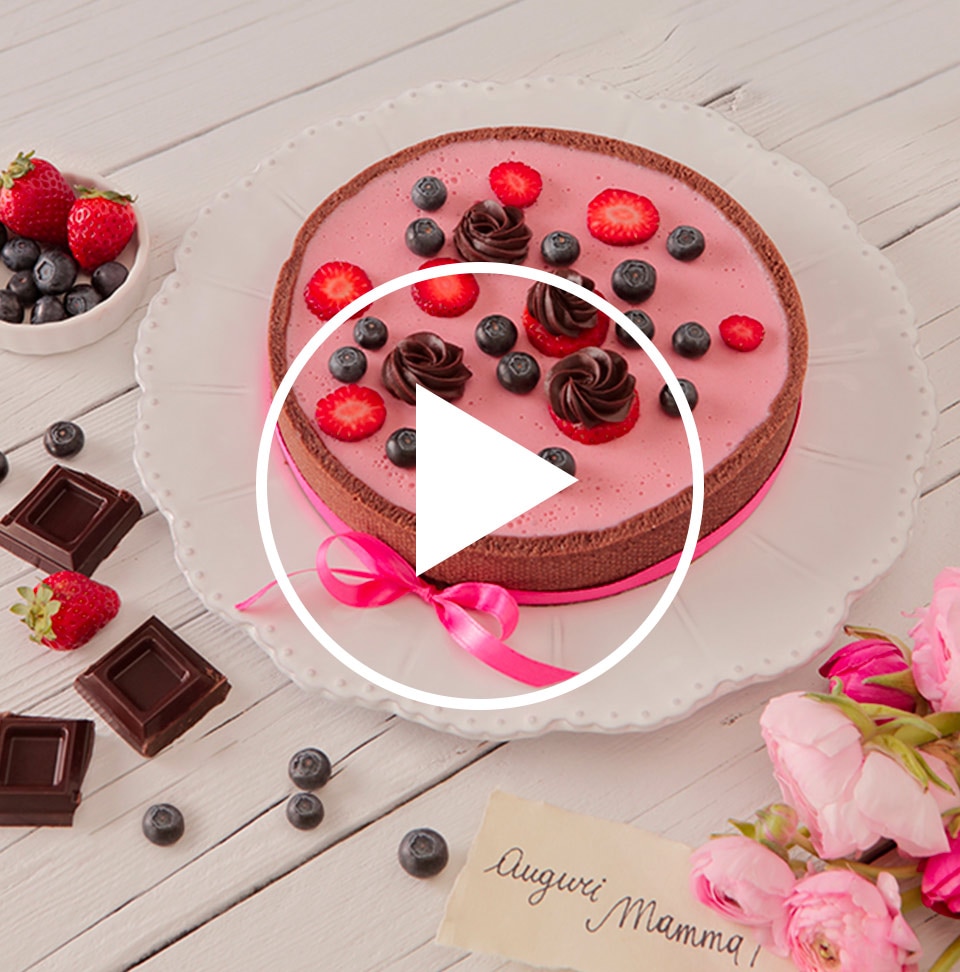 Cheesecake con fragole, pasta frolla al cioccolato e yogurt greco