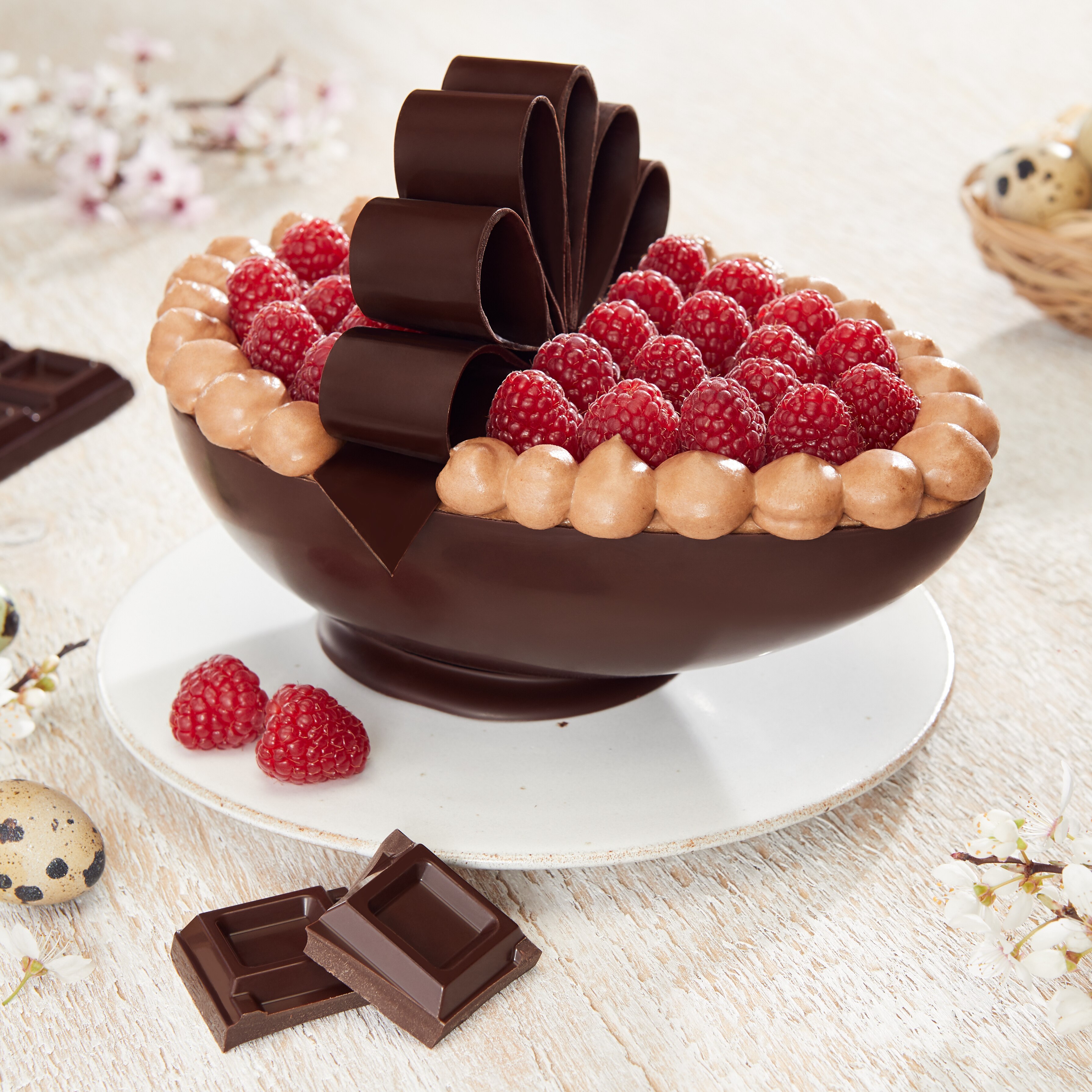 Scopri la ricetta dell’uovo di Pasqua ripieno di tiramisù Uovo di Pasqua ripieno di tiramisù