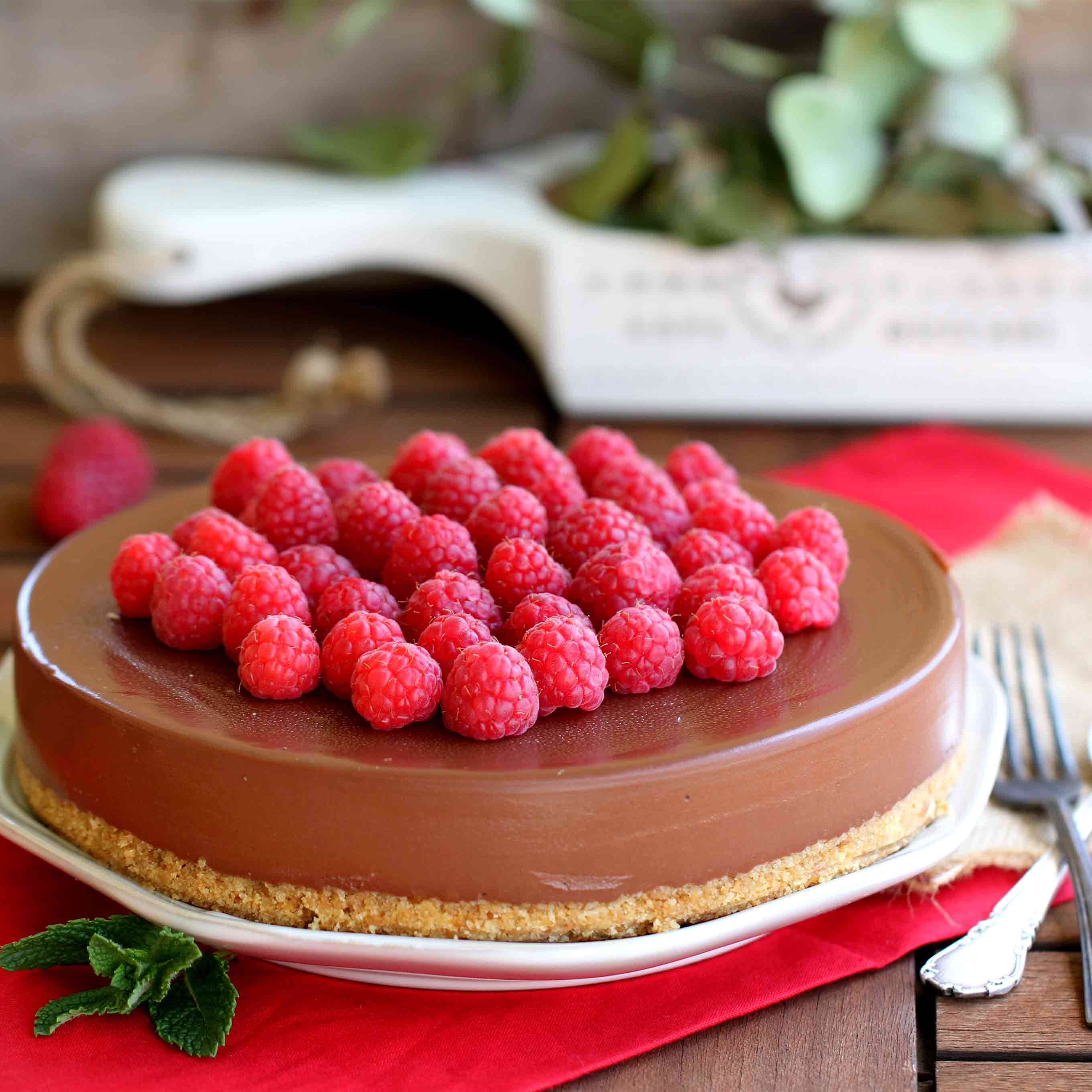 Cheesecake con cioccolato fondente e lamponi